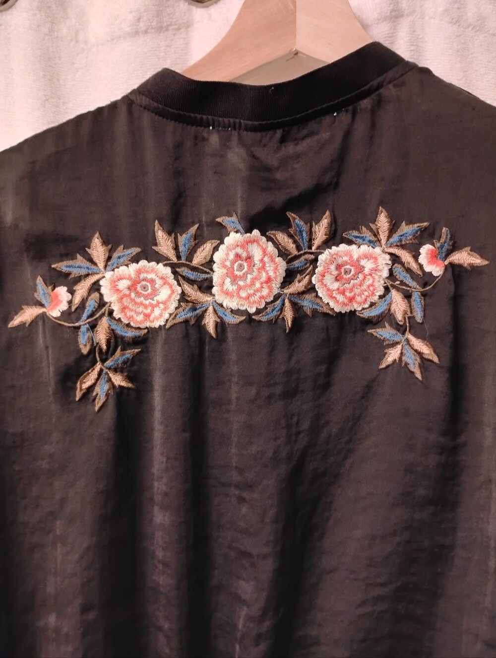 Zara Cropped Satin Bomber with Floral Embroidery (M) - Picture 1 of 14